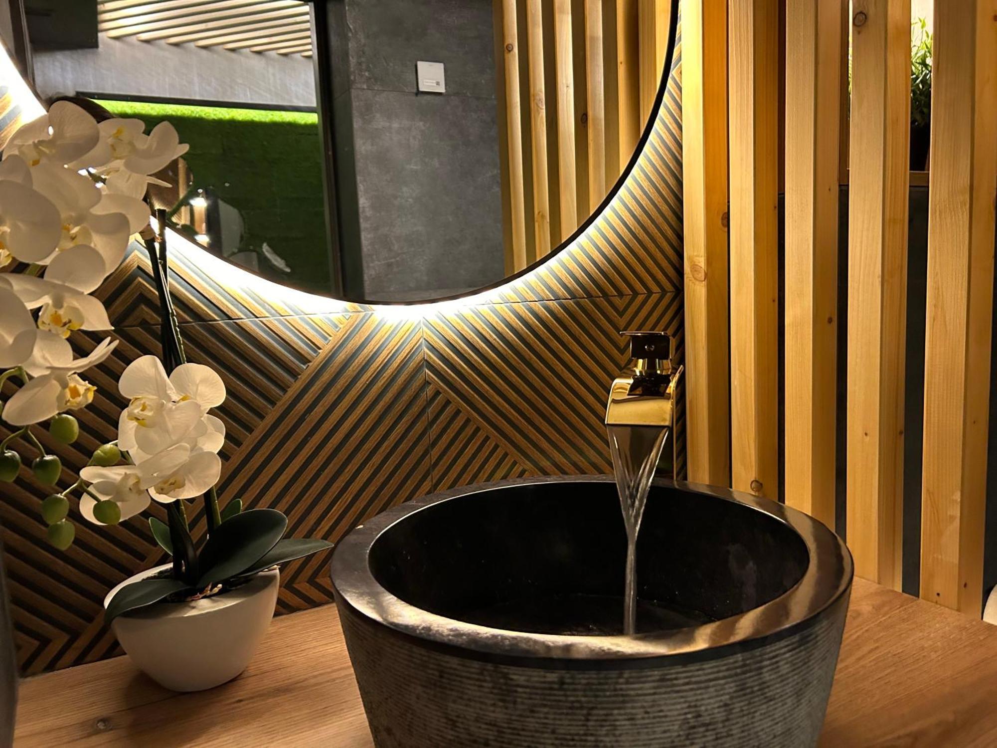 Leo Apartment Suite & Private Spa Zone - Old City Bratysława Zewnętrze zdjęcie