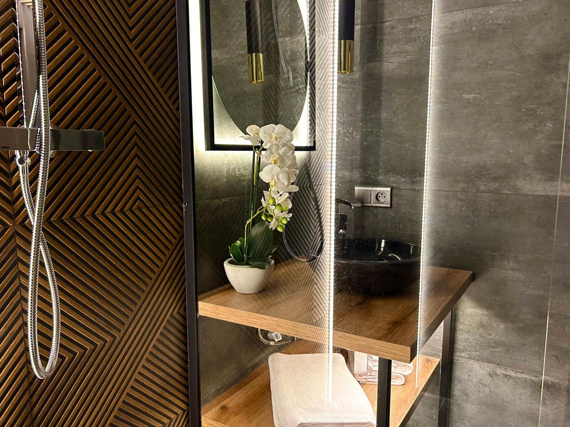 Leo Apartment Suite & Private Spa Zone - Old City Bratysława Zewnętrze zdjęcie