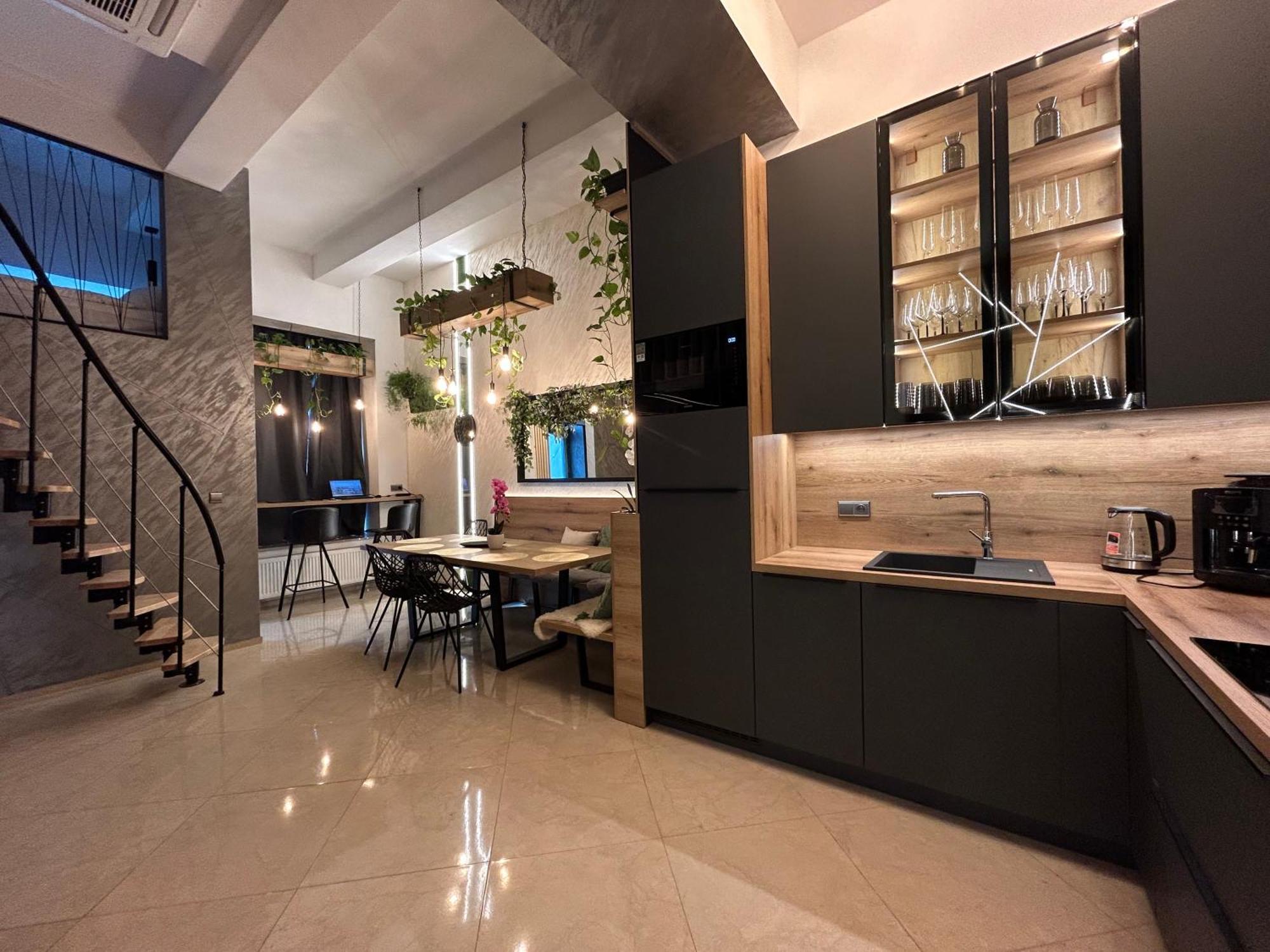 Leo Apartment Suite & Private Spa Zone - Old City Bratysława Zewnętrze zdjęcie