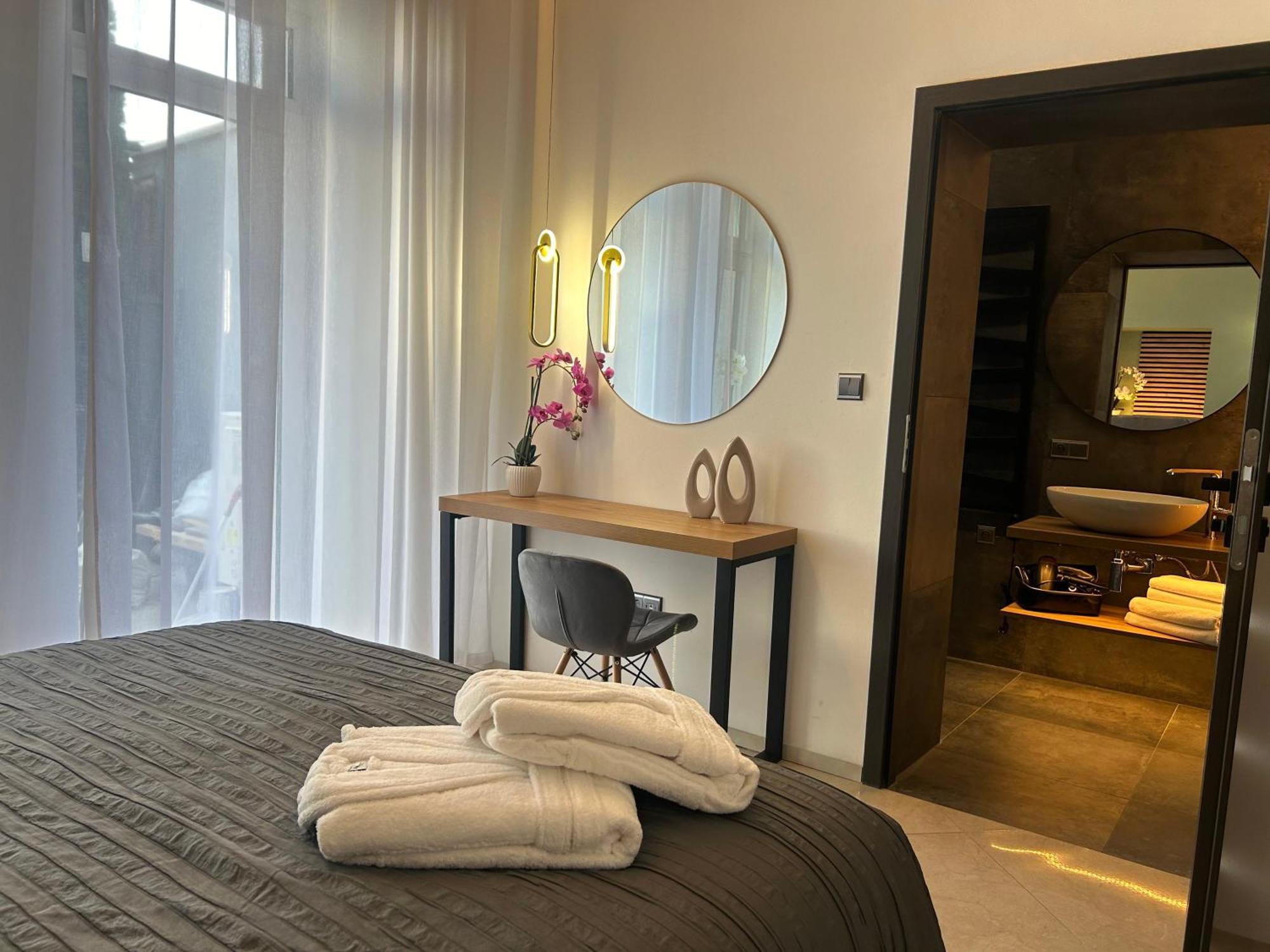 Leo Apartment Suite & Private Spa Zone - Old City Bratysława Zewnętrze zdjęcie